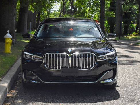 Used 2020 BMW 740i xDrive xDrive w/ Cold Weather Package image 12