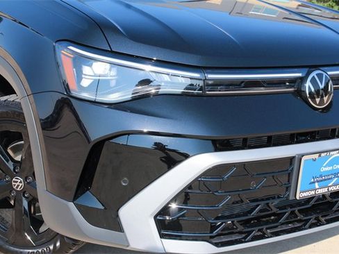 New 2025 Volkswagen Taos SEL image 3