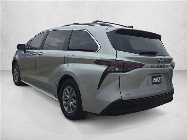 Used 2025 Toyota Sienna XLE FWD image 6