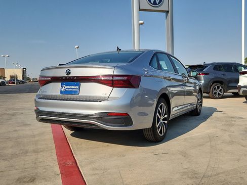New 2025 Volkswagen Jetta SE image 7