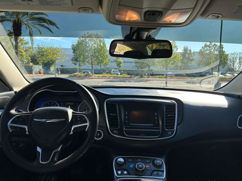 Used 2016 Chrysler 200 Limited w/ Convenience Group image 7