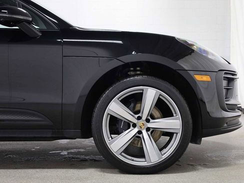 Certified 2024 Porsche Macan image 11