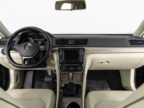 Used 2018 Volkswagen Passat 2.0T SE image 28