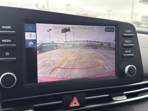 Used 2025 Hyundai Elantra SE FWD image 24