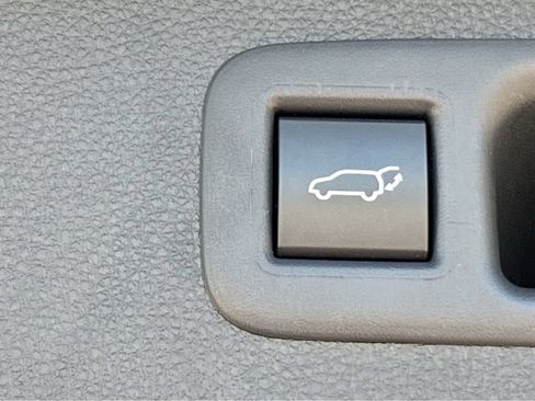 Used 2021 Toyota Highlander XLE AWD/4WD image 10