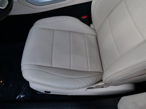 Used 2021 Mercedes-Benz GLE 350 4MATIC w/ AMG Line Exterior image 16