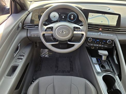 Used 2023 Hyundai Elantra SEL w/ Convenience Package FWD image 8