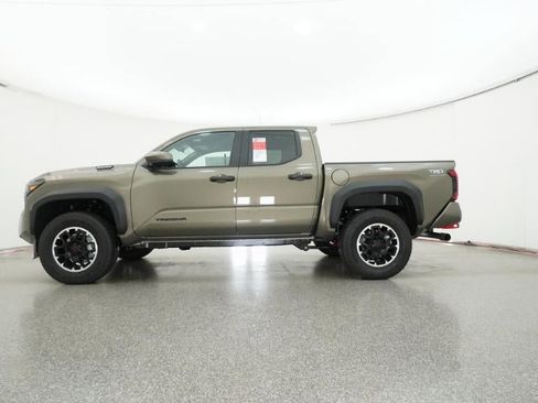 New 2025 Toyota Tacoma TRD Off-Road AWD/4WD image 19