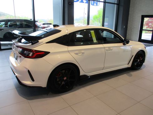 Certified 2024 Honda Civic Type R image 4