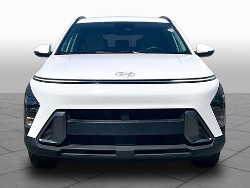 Used 2025 Hyundai Kona SEL FWD image 4