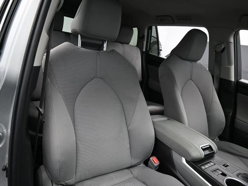 Used 2022 Toyota Highlander L image 44