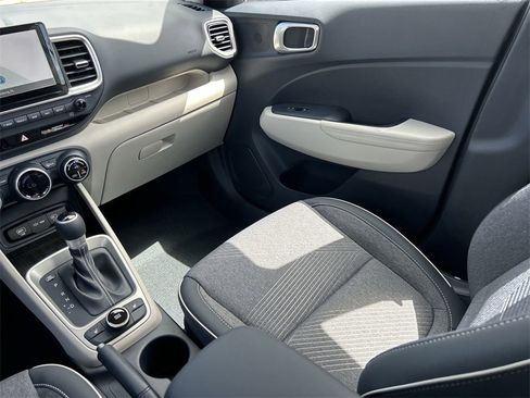 New 2025 Hyundai Venue Limited image 6