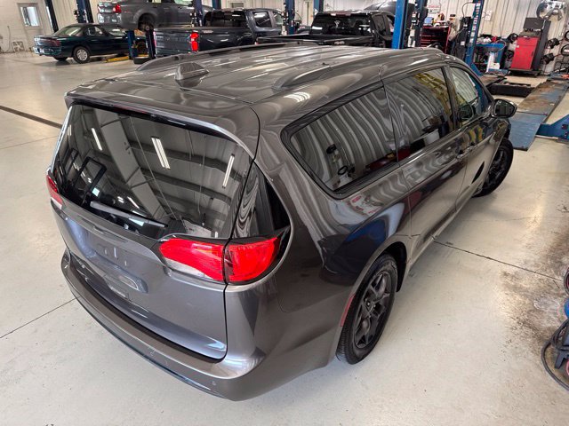 Used 2018 Chrysler Pacifica Touring Plus w/ S Appearance Package FWD image 15