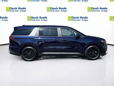 Used 2025 Kia Carnival FWD image 9