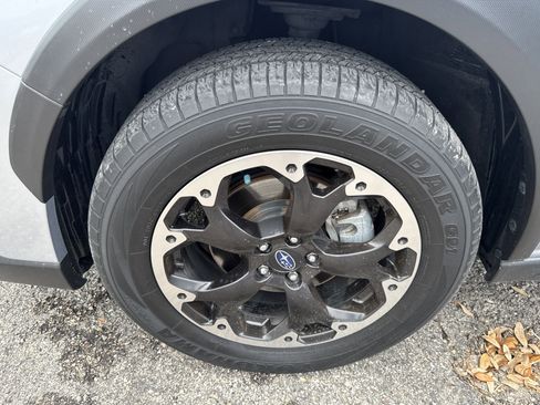 Certified 2021 Subaru Crosstrek 2.0i image 9