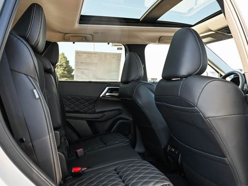 New 2025 Mitsubishi Outlander SEL image 12