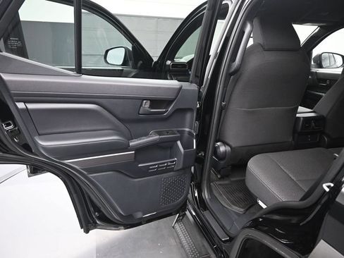 Used 2025 Toyota 4Runner SR5 AWD/4WD image 12