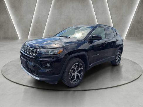 Used 2024 Jeep Compass Limited AWD/4WD image 3