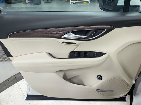 Used 2023 Buick Envision Avenir image 35