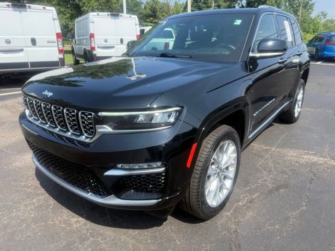 Used 2023 Jeep Grand Cherokee Summit w/ Advanced Protech Group IV AWD/4WD image 8