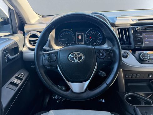 Used 2018 Toyota RAV4 XLE AWD/4WD image 17