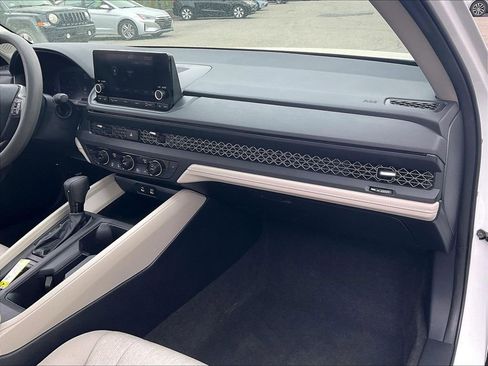 Used 2023 Honda Accord EX image 13