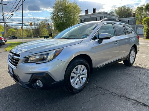 Used 2018 Subaru Outback 2.5i Premium AWD/4WD image 3