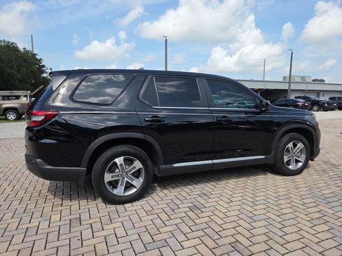 Used 2025 Honda Pilot EX-L image 11