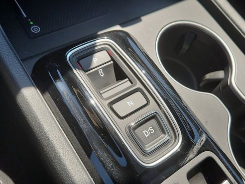 Certified 2025 Honda Pilot Touring image 11