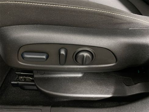 Certified 2023 GMC Acadia SLE w/ Driver Convenience Package image 12