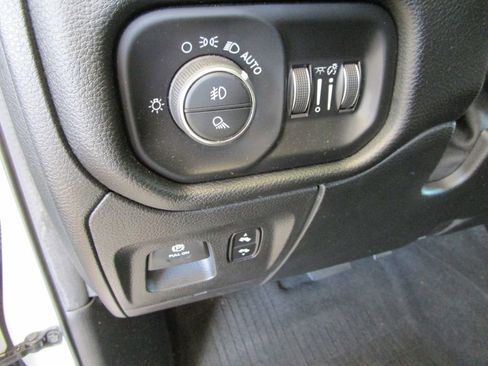 Used 2020 RAM 1500 Laramie RWD image 29