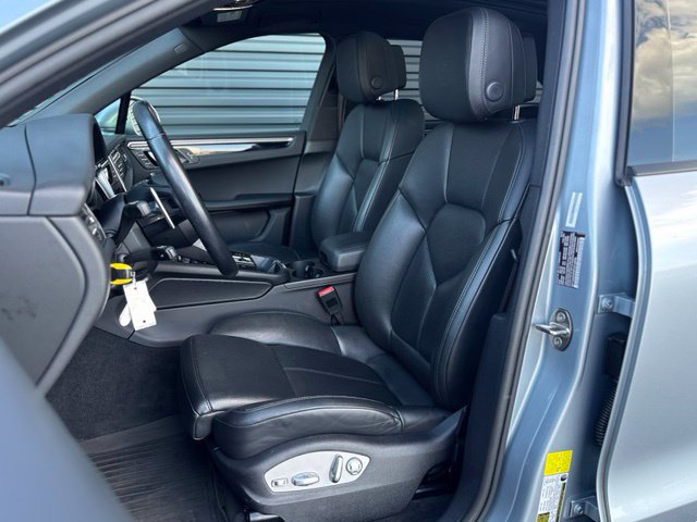 Used 2023 Porsche Macan AWD/4WD image 5