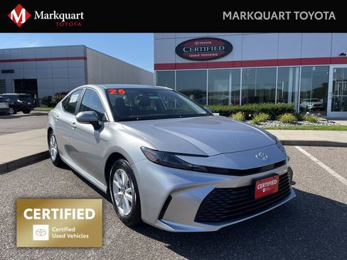 Certified 2025 Toyota Camry LE image 1