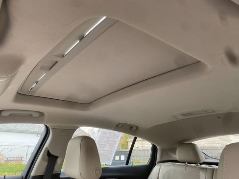 Used 2019 Buick Regal Essence w/ Driver Confidence Package I image 24