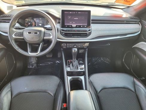 Used 2024 Jeep Compass Latitude image 9