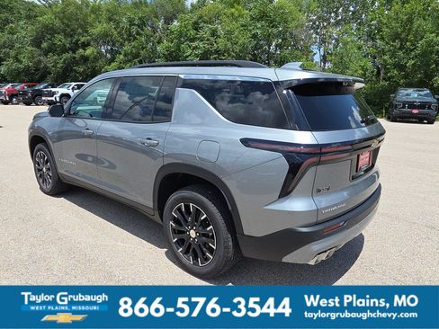 New 2026 Chevrolet Traverse LT w/ Sun and Wheel Package FWD image 6