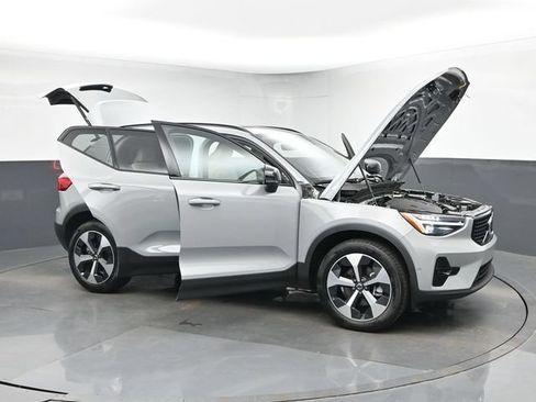 Used 2026 Volvo XC40 B5 Plus AWD/4WD image 51