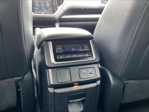 Certified 2024 Subaru Ascent Limited AWD/4WD image 39