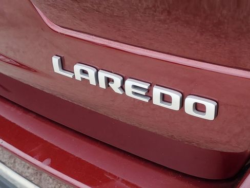 Used 2024 Jeep Grand Cherokee Laredo X AWD/4WD image 7