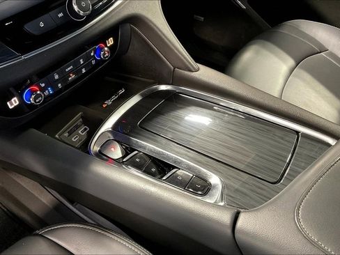 Used 2023 Buick Enclave Premium image 17