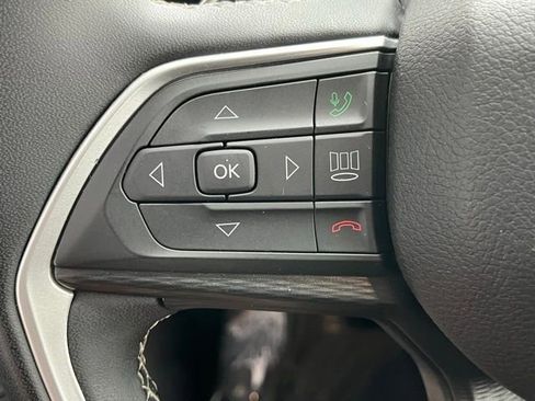 Used 2023 Jeep Grand Cherokee L Laredo image 37