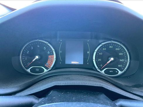 Used 2019 Jeep Renegade Latitude w/ Cold Weather Group image 19