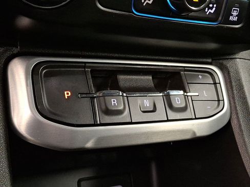 Used 2021 GMC Acadia SLE w/ Driver Convenience Package image 12