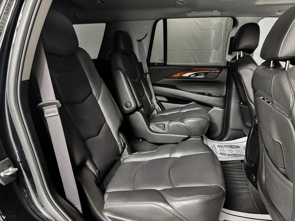Used 2017 Cadillac Escalade Luxury AWD/4WD image 10