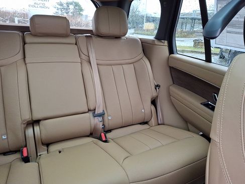 New 2026 Land Rover Range Rover SE AWD/4WD image 17
