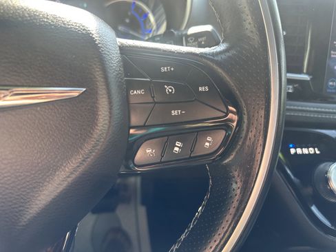 Used 2020 Chrysler Pacifica Limited w/ Advanced Safetytec Group FWD image 20