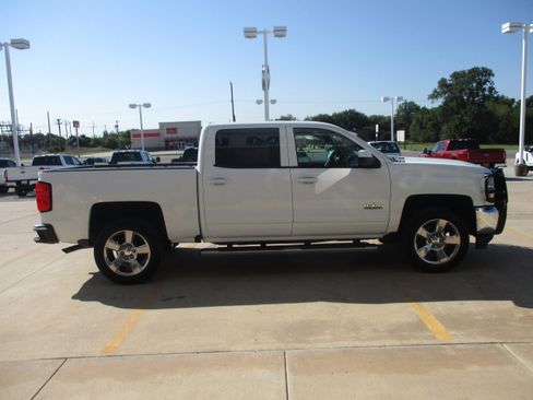 Used 2018 Chevrolet Silverado 1500 LT w/ Texas Edition image 11