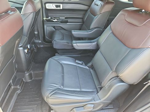Used 2023 Ford Explorer Platinum w/ Technology Package AWD/4WD image 25