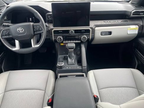 Used 2025 Toyota Tacoma Limited AWD/4WD image 15