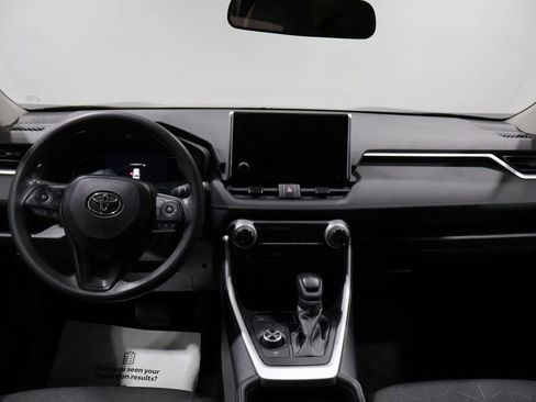 Used 2025 Toyota RAV4 XLE image 9